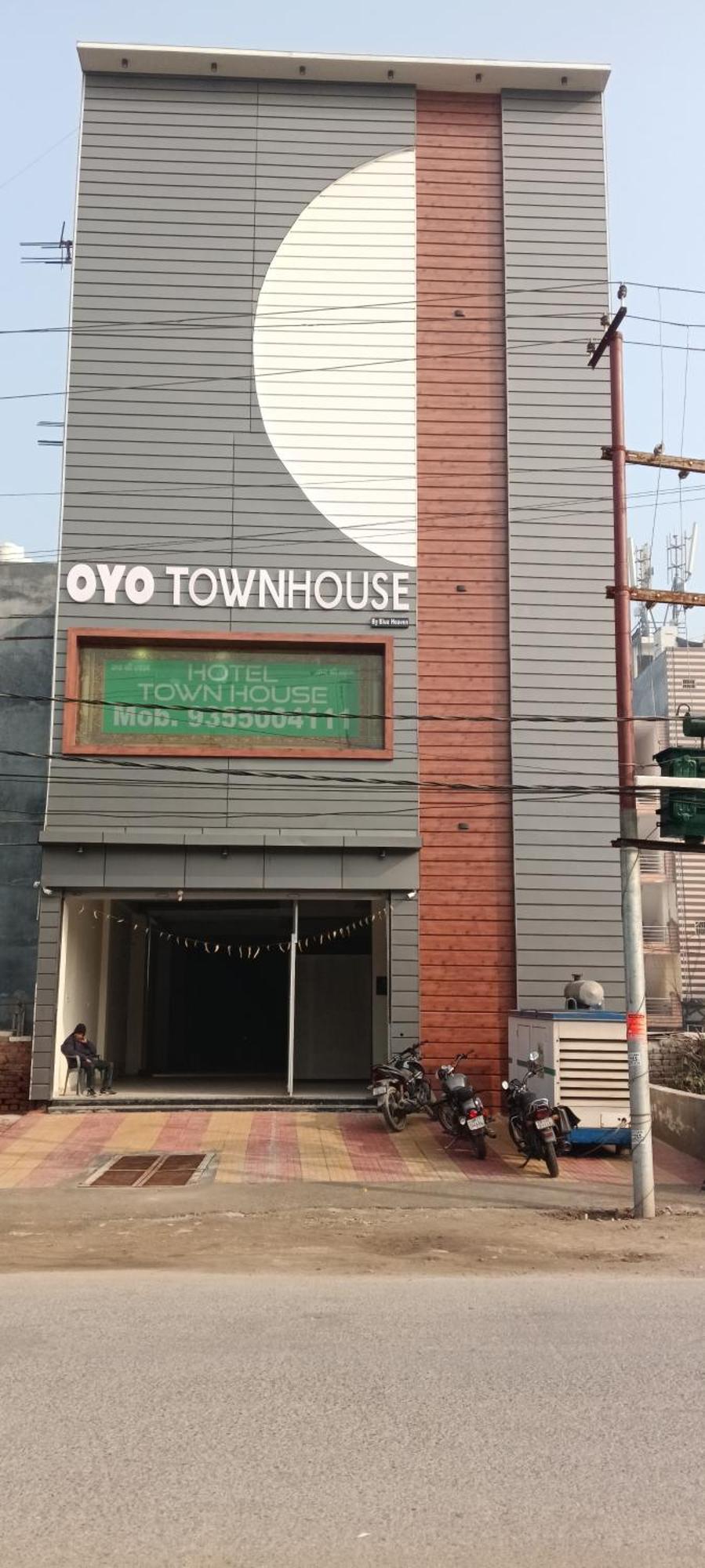 غازي أباد Hotel Blue Heaven Oyotownhouse المظهر الخارجي الصورة